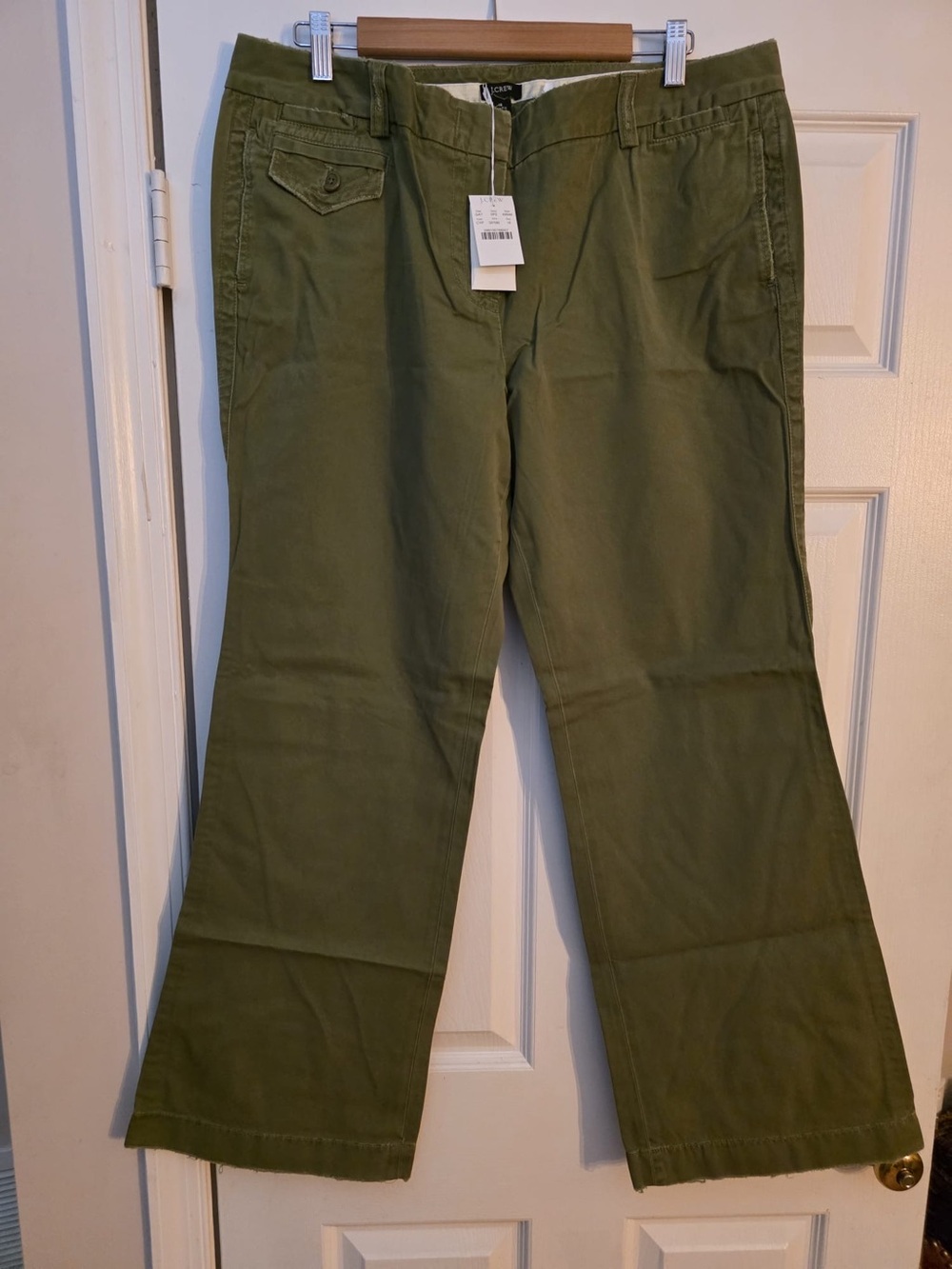 J. Crew Women’s Olive Green Boot-Cut Chino Pants.  Sz 16, 14. NWT. $39